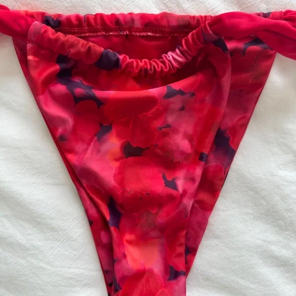 Bikini - Picture 4 of 5